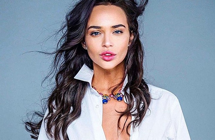 Маша Фокіна похвалилася стрункою фігурою в обтягуючому комбінезоні 1