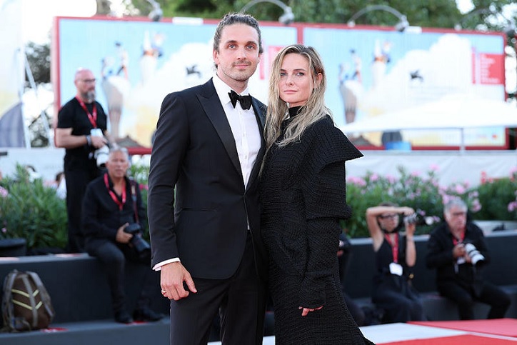 Ребекка Фергюсон вийшла на червону доріжку з чоловіком вперше за 7 років шлюбу 1