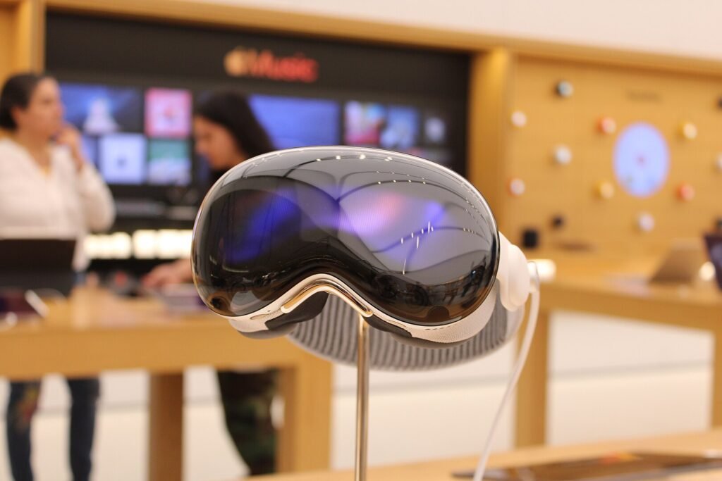 Apple працює над конкурентом смарт-окулярів Meta 1