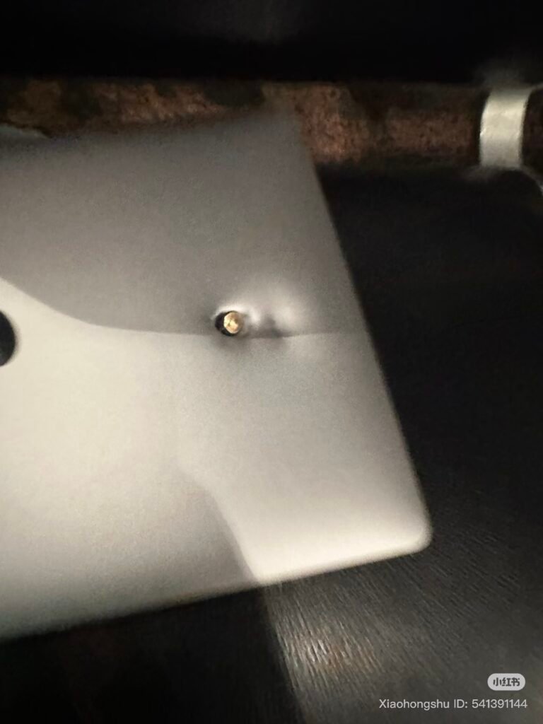 Macbook врятував життя чоловікові, зупинивши кулю під час пограбування 3