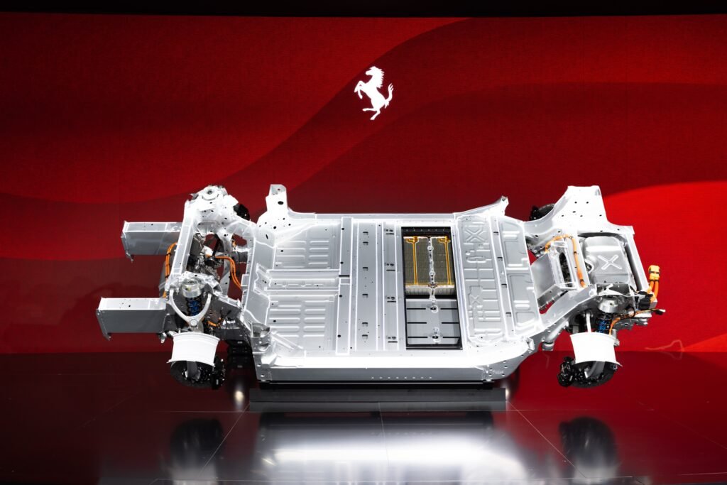 Подробиці першого електромобіля від Ferrari 1