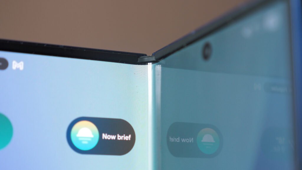 Samsung анонсувала новий складаний смартфон 1