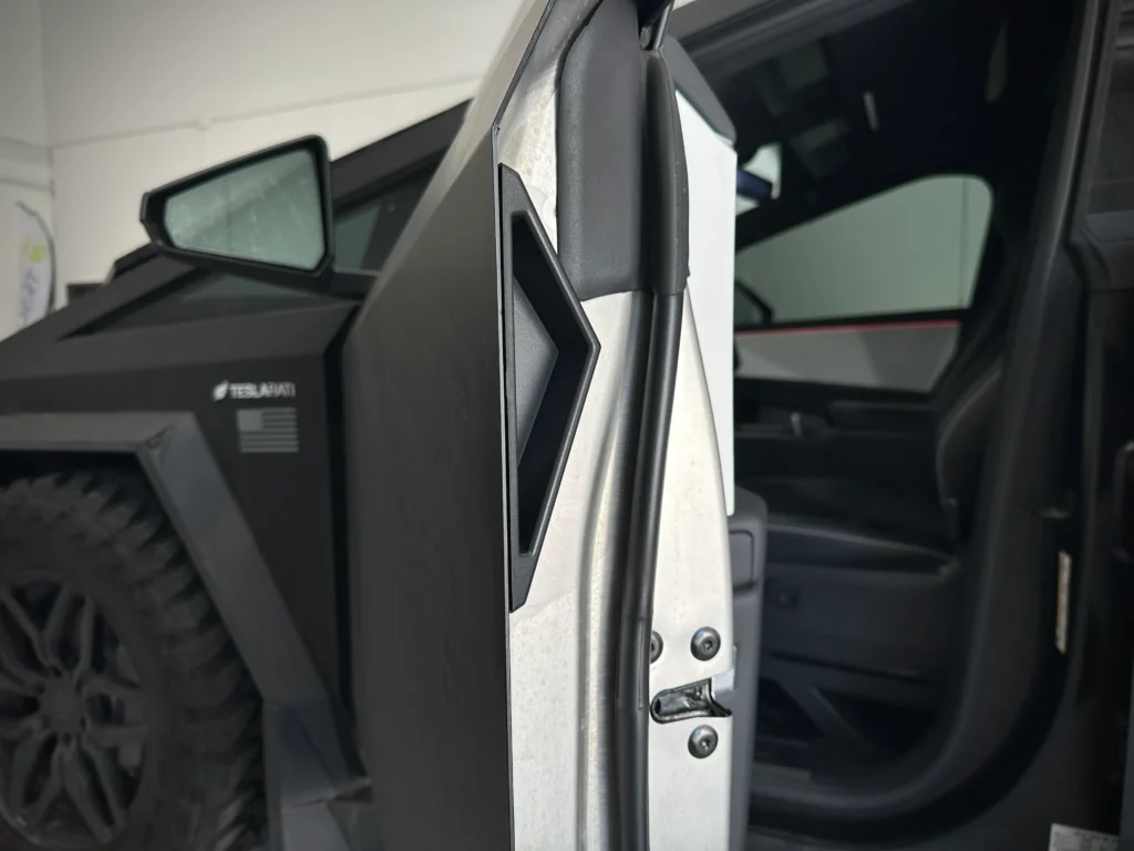 Tesla опинилася під судовими позовами через фатальні недоліки дверей Cybertruck 2