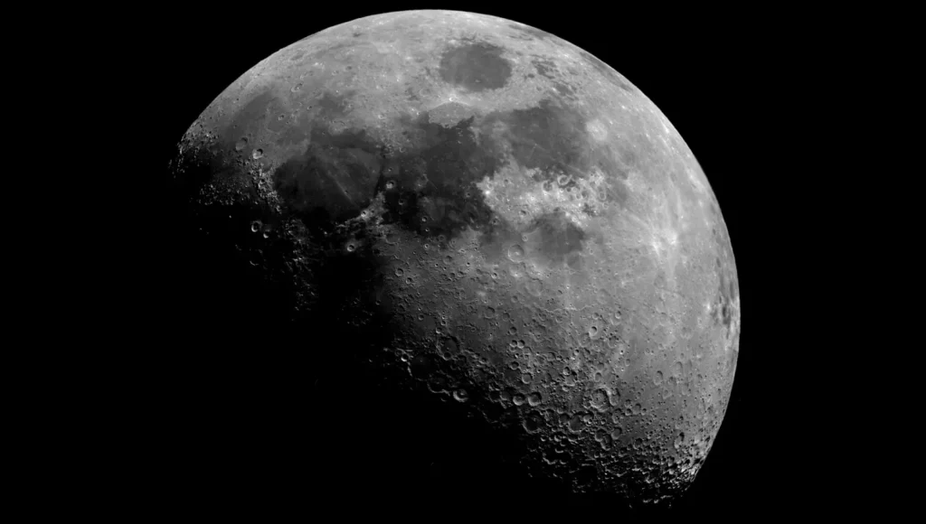 Японський астроном-аматор зафільмував два рідкісні падіння астероїдів на Місяць 1