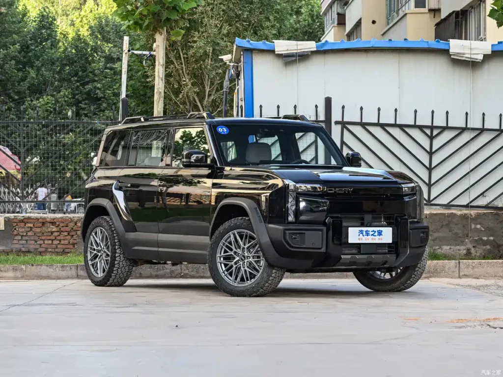 Кросовер Chery ледь не зваливася у прірву під час екстремального тесту 1