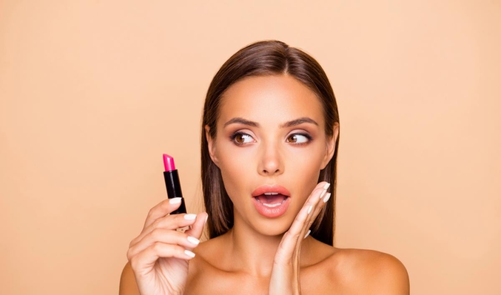 як правильно фарбувати губи