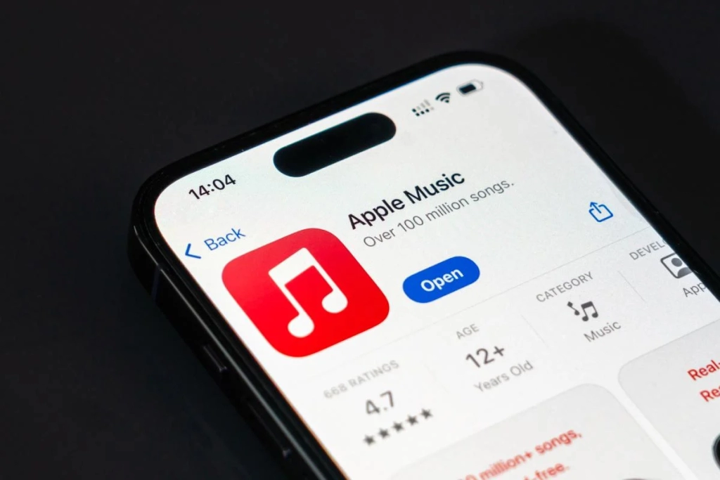 Apple Music назвав треки, які найбільше слухали українці в 2025 році