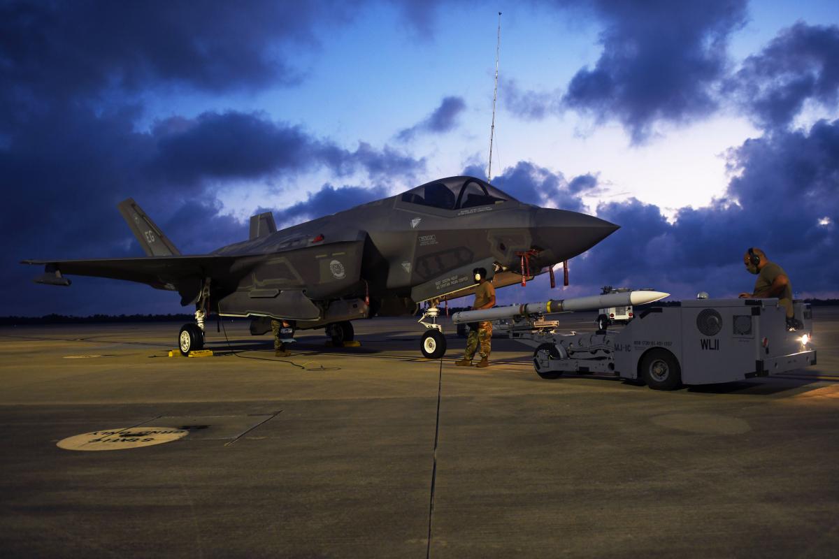 Як ракети "повітря-повітря" виявляють та знищують винищувачі у небі