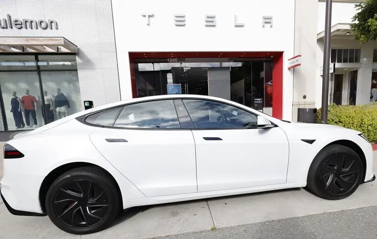 Китай вводить обовʼязкові механічні замки в авто - електронні ручки визнають небезпечними - новини технологій 1