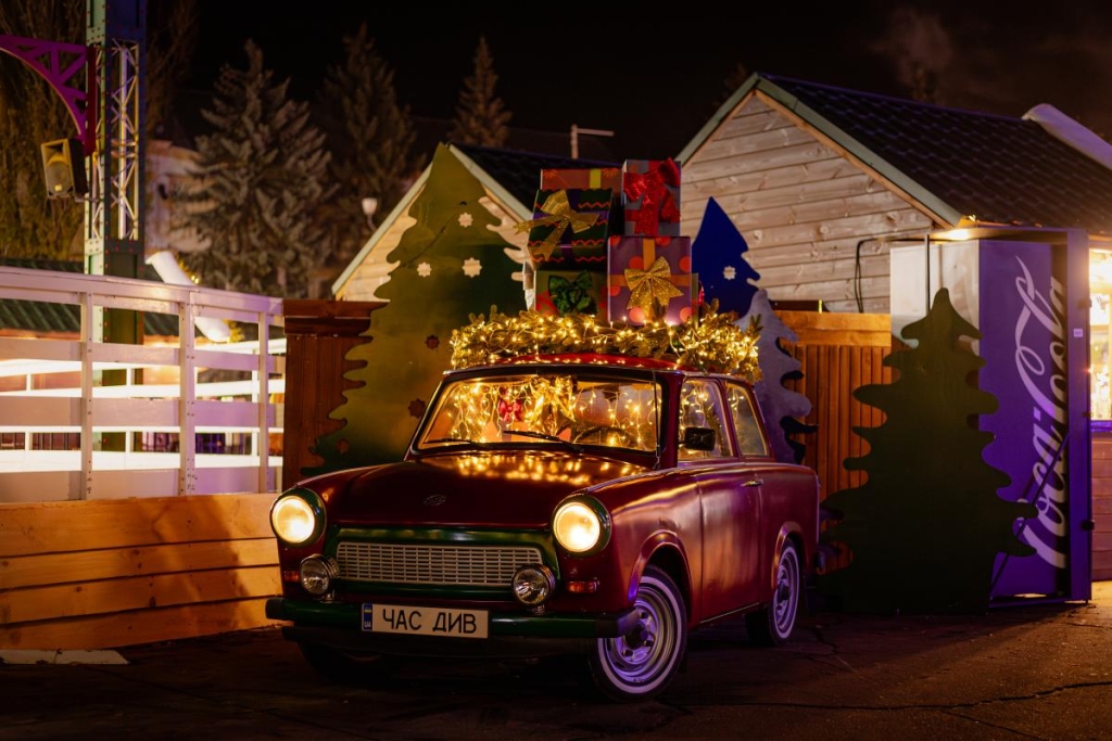 Найбільша ковзанка, Резиденція Санти та масштабні світлові інсталяції: де шукати дива на "Зимовій країні" на ВДНГ