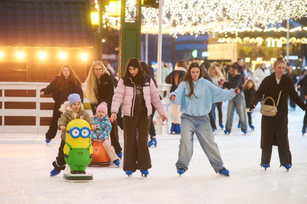 Найбільша ковзанка, Резиденція Санти та масштабні світлові інсталяції: де шукати дива на "Зимовій країні" на ВДНГ