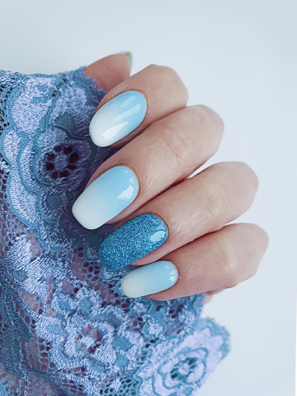 Наймодніший манікюр на Новий рік 2026: який колір приверне гроші й удачу