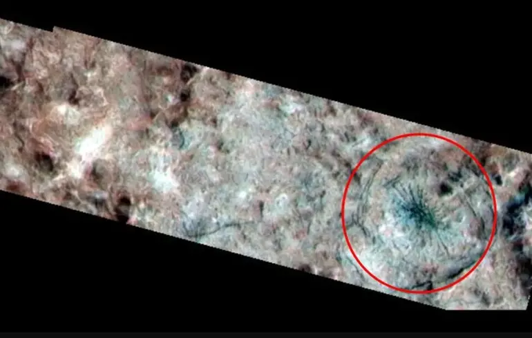 Павук на Європі - вчені розповіли, звідки взялася загадкова структура на супутнику Юпітера - фото 1