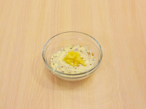 Салат з запеченою куркою, яєчними млинцями та огірком 12