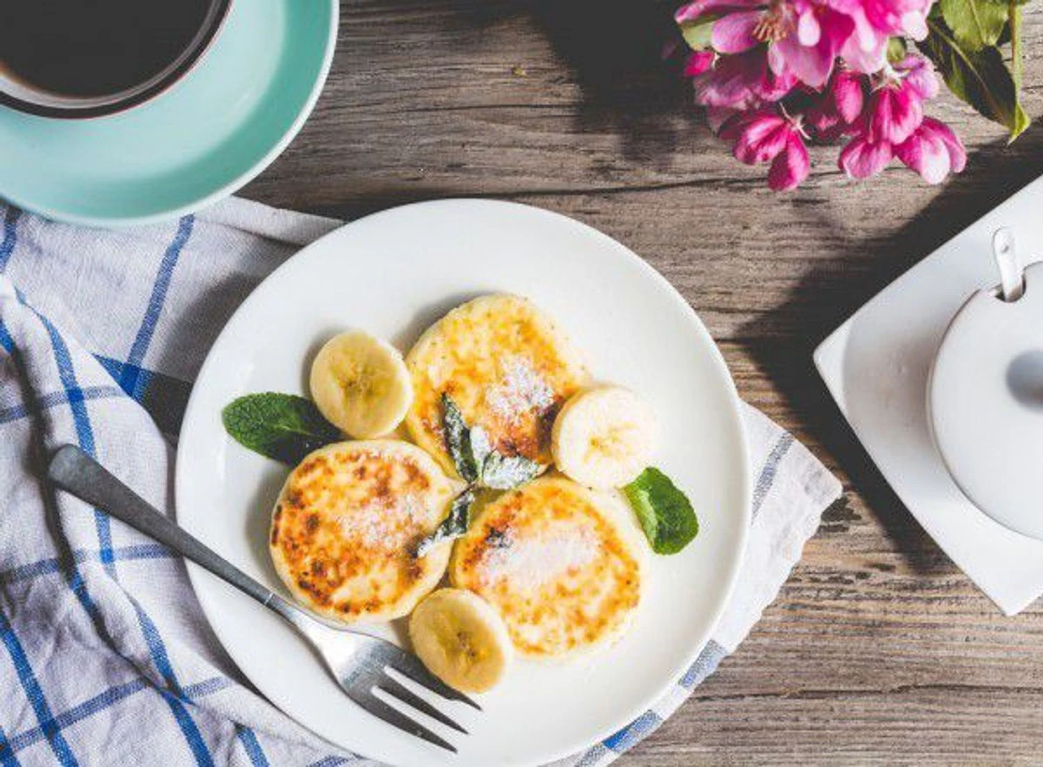 П'ять найкращих рецептів сирників: пишні, ніжні, солоні, на пару та з бананом 5