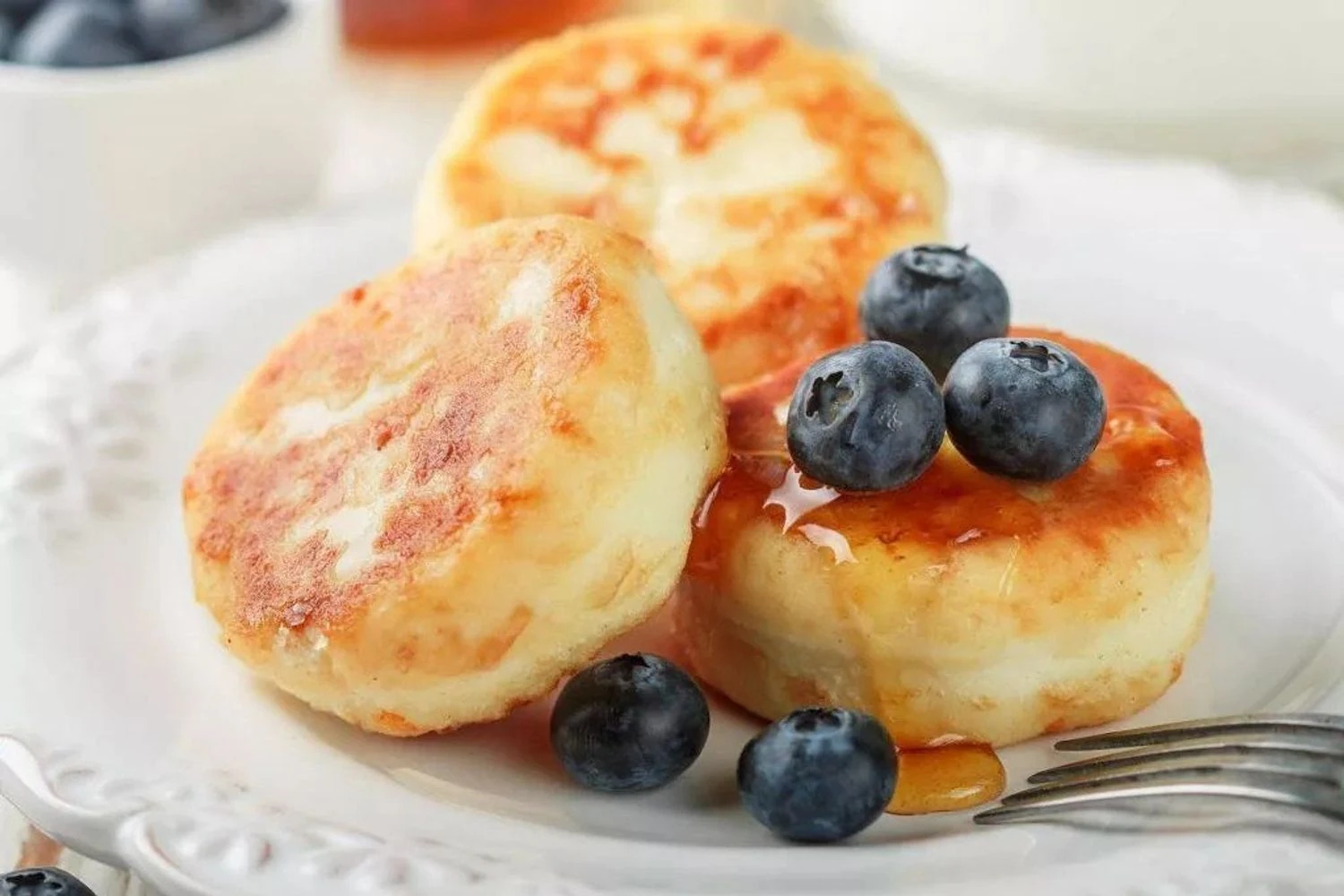 П'ять найкращих рецептів сирників: пишні, ніжні, солоні, на пару та з бананом 1