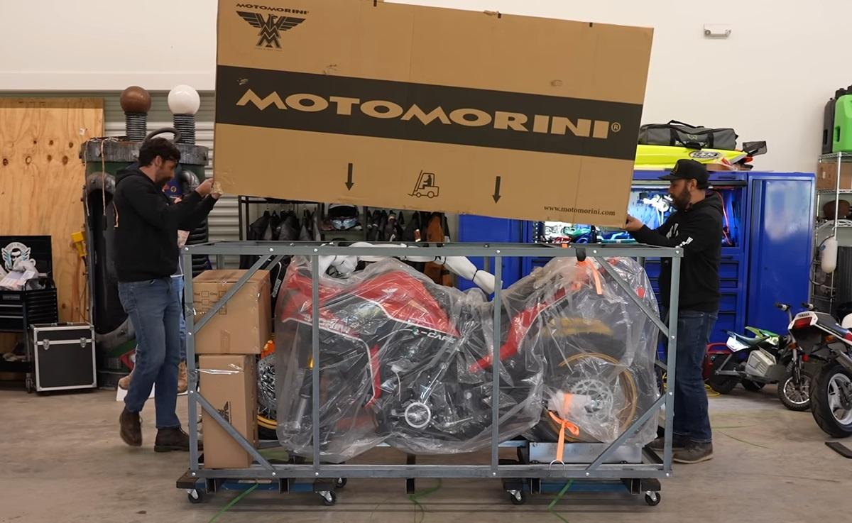 Американець купив дешевий "італійський" мотоцикл з Китаю і був вражений тим, що побачив