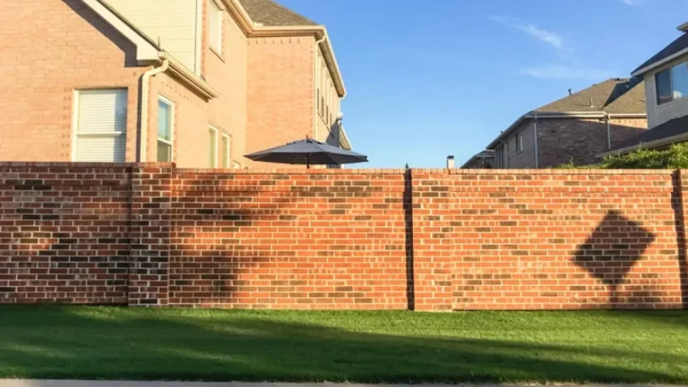 Глухий паркан між сусідами: повний гід від А до Я 1