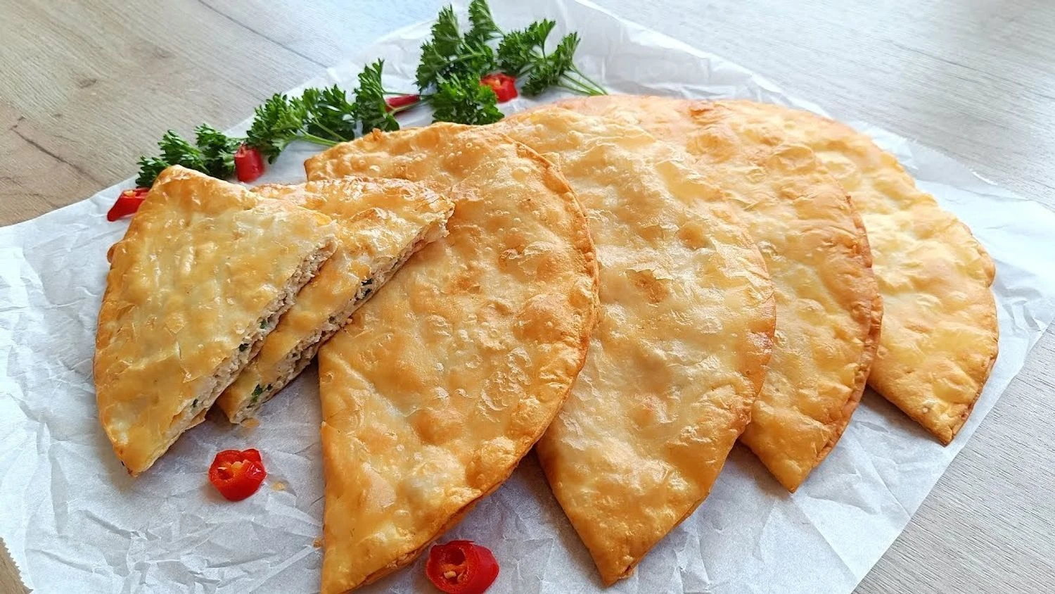 Хрусткі та соковиті чебуреки: п’ять найкращих рецептів 5