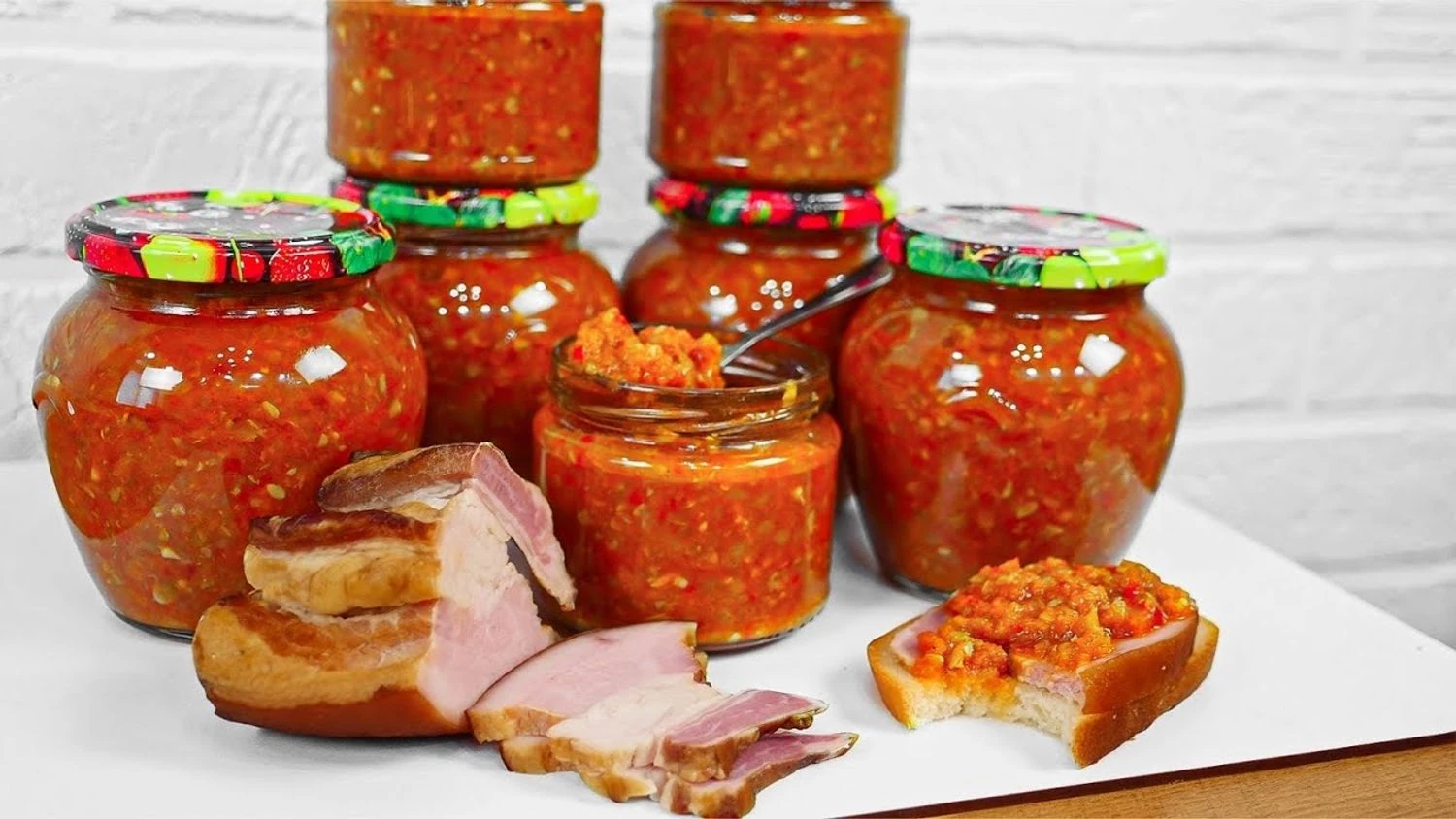 Імбир, манго та кабачки: незвичайні рецепти аджики на зиму 1