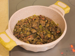 Куряча печінка в соусі з томатів і сметани 4