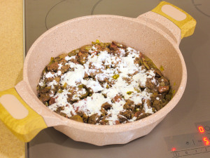 Куряча печінка в соусі з томатів і сметани 5