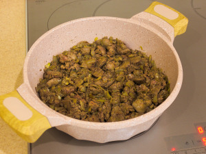 Куряча печінка в соусі з томатів і сметани 6