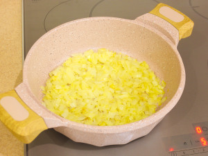 Куряча печінка в соусі з томатів і сметани 3