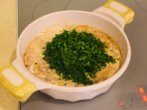 Куряча печінка в соусі з томатів і сметани 12