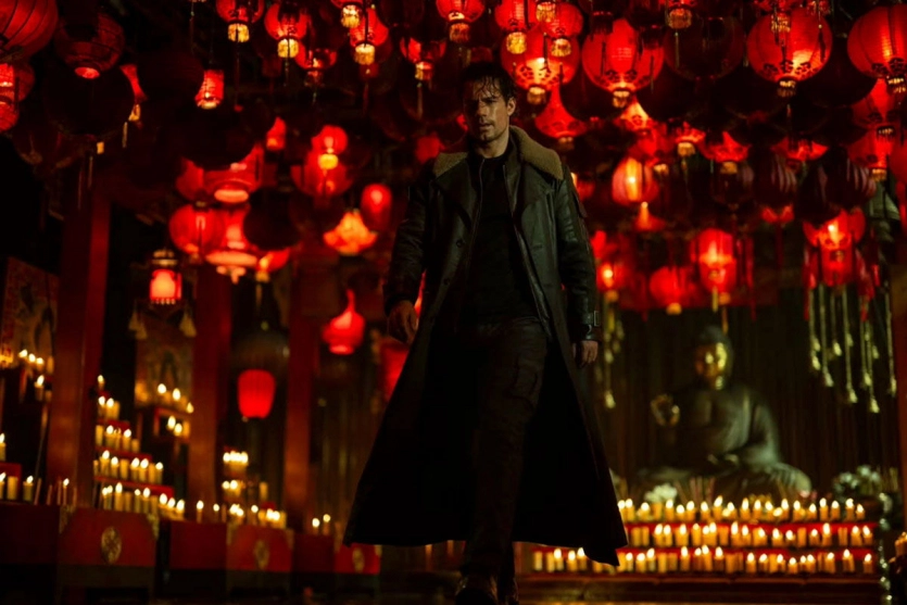 Перший погляд: Генрі Кавілл знову з мечем у ремейку "Горця" 3