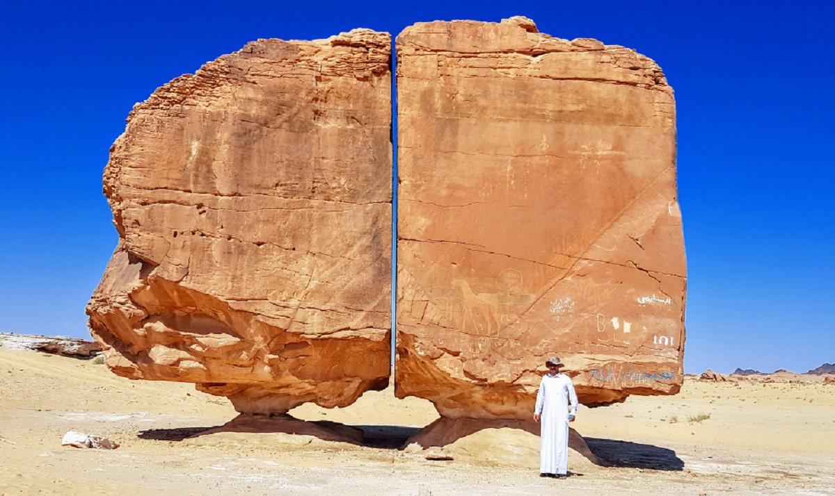 Розрізаний ніби лазером: вчені не змогли розгадати таємницю каменю Аль-Наслаа