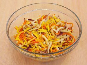 Салат з кальмарами, млинцями та морквою по-корейськи 9