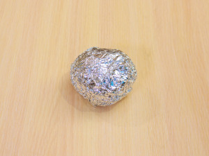 Салат з печеним курячим філе, буряком та грецькими горіхами 3