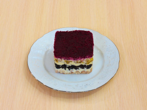 Салат з печеним курячим філе, буряком та грецькими горіхами 21