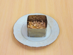 Салат з печеним курячим філе, буряком та грецькими горіхами 14