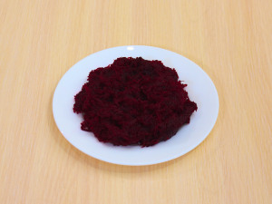 Салат з печеним курячим філе, буряком та грецькими горіхами 8