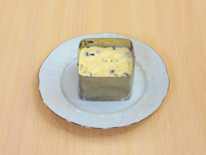 Салат з печеним курячим філе, буряком та грецькими горіхами 17