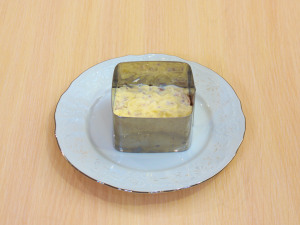 Салат з печеним курячим філе, буряком та грецькими горіхами 15