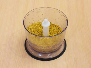 Салат з печеним курячим філе, буряком та грецькими горіхами 11