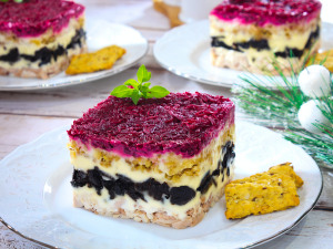 Салат з печеним курячим філе, буряком та грецькими горіхами 22