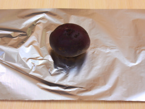 Салат з печеним курячим філе, буряком та грецькими горіхами 2