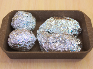 Салат з печеним курячим філе, буряком та грецькими горіхами 6