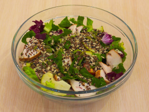 Салат із смаженим халумі, копченим філе та грушою 5