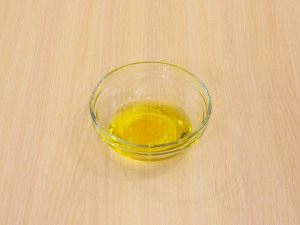 Салат із смаженим халумі, копченим філе та грушою 2