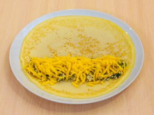 Млинці, запечені з фаршем, помідорами та моцарелою 5