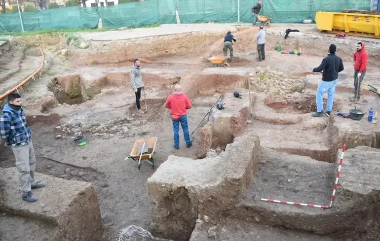 Бойові слони у війнах Ганнібала - вчені знайшли в Іспанії слонячу кістку віком 2200 років - фото 1