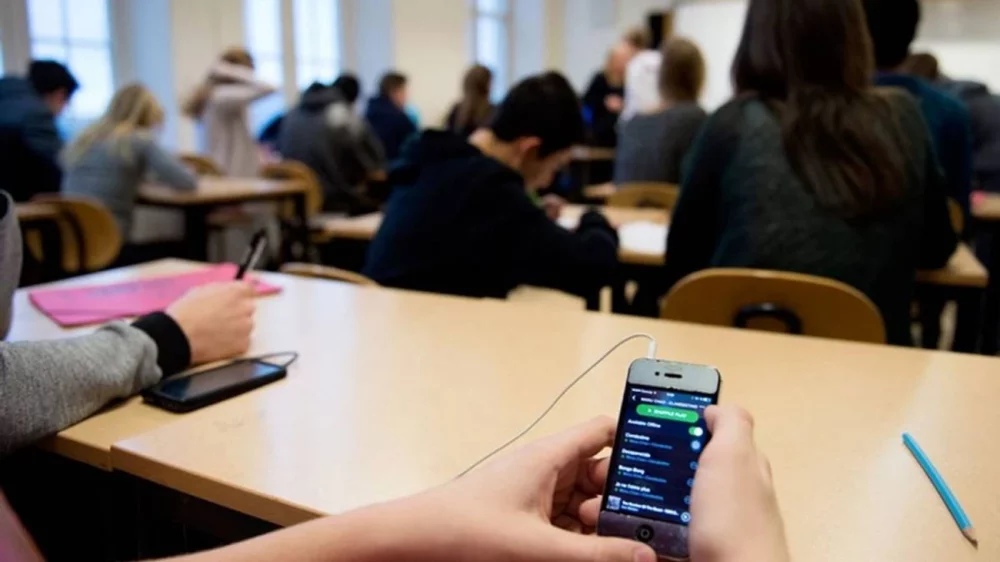 Чи має право учень записувати вчителя на диктофон? 1