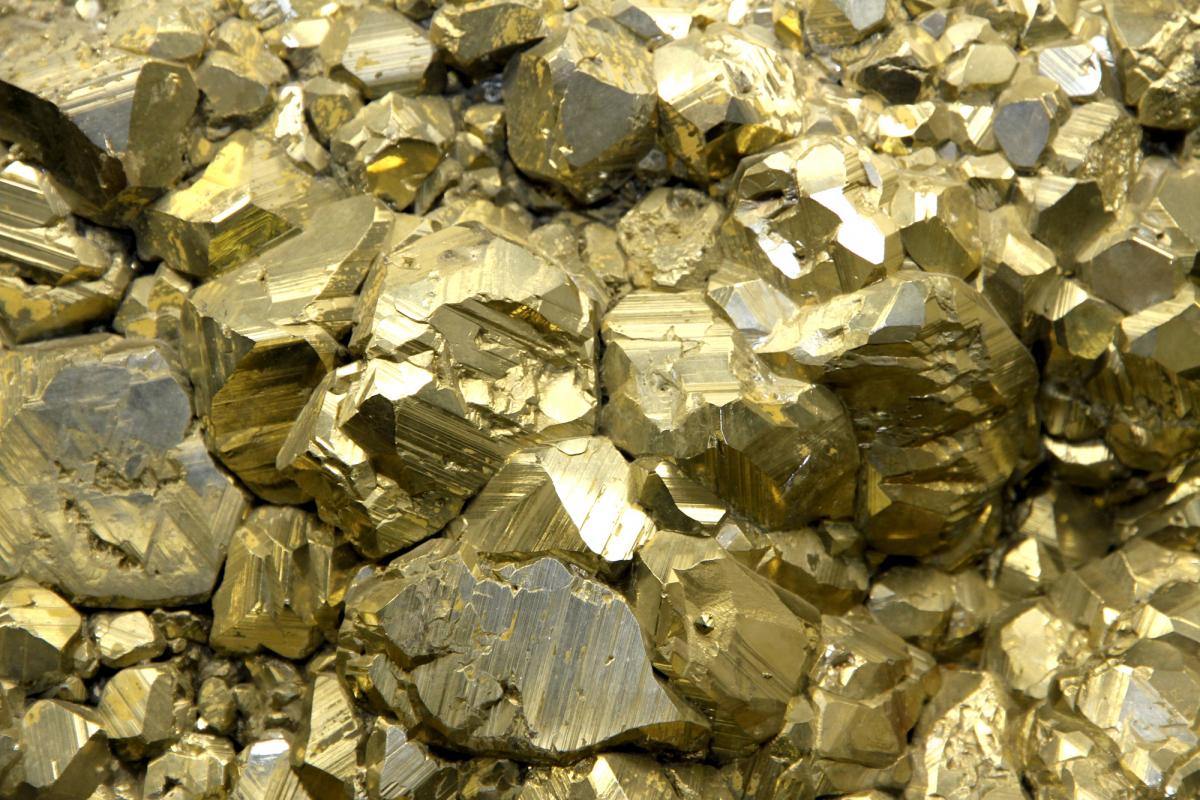 Ядро Землі "протікає": на поверхню Землі виштовхуються тисячі тонн золота