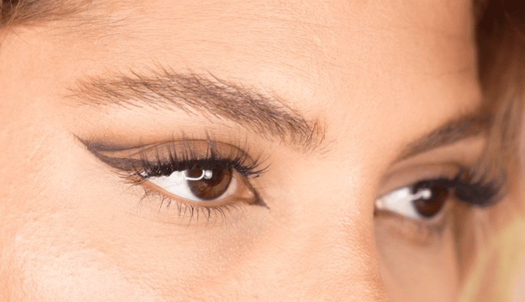 Каял, гелевый или классический карандаш: в чем разница и что выбрать 1