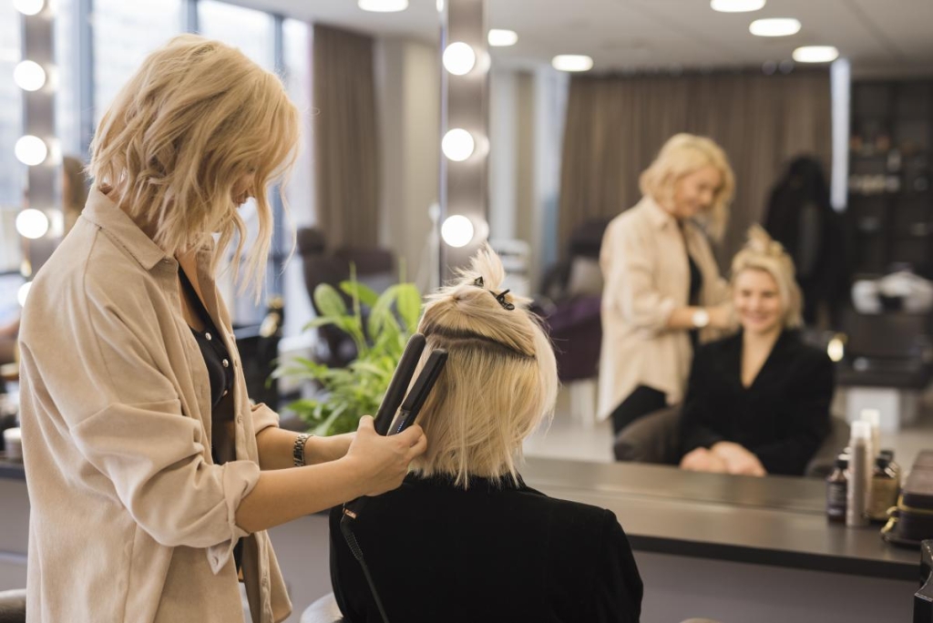 Модні стрижки 2026: молодять і виглядають дорого - варіанти після 40 і 50 років (фото)